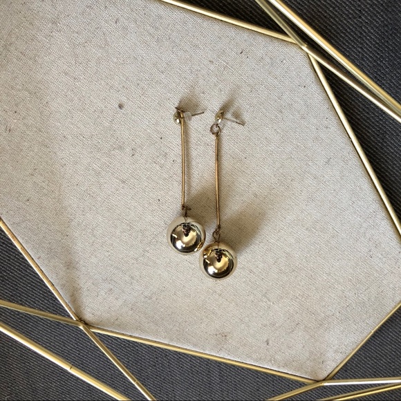 ✨3/$30 Gold ball earrings - Picture 1 of 4